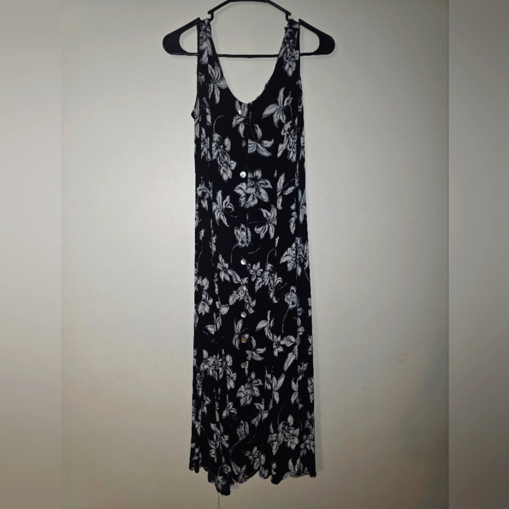 Floral Black and White Sleeveless Top- Size 6